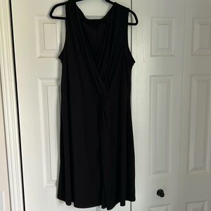 Chaps brand  excellent condition black sleeveless v neck twist detail 16w